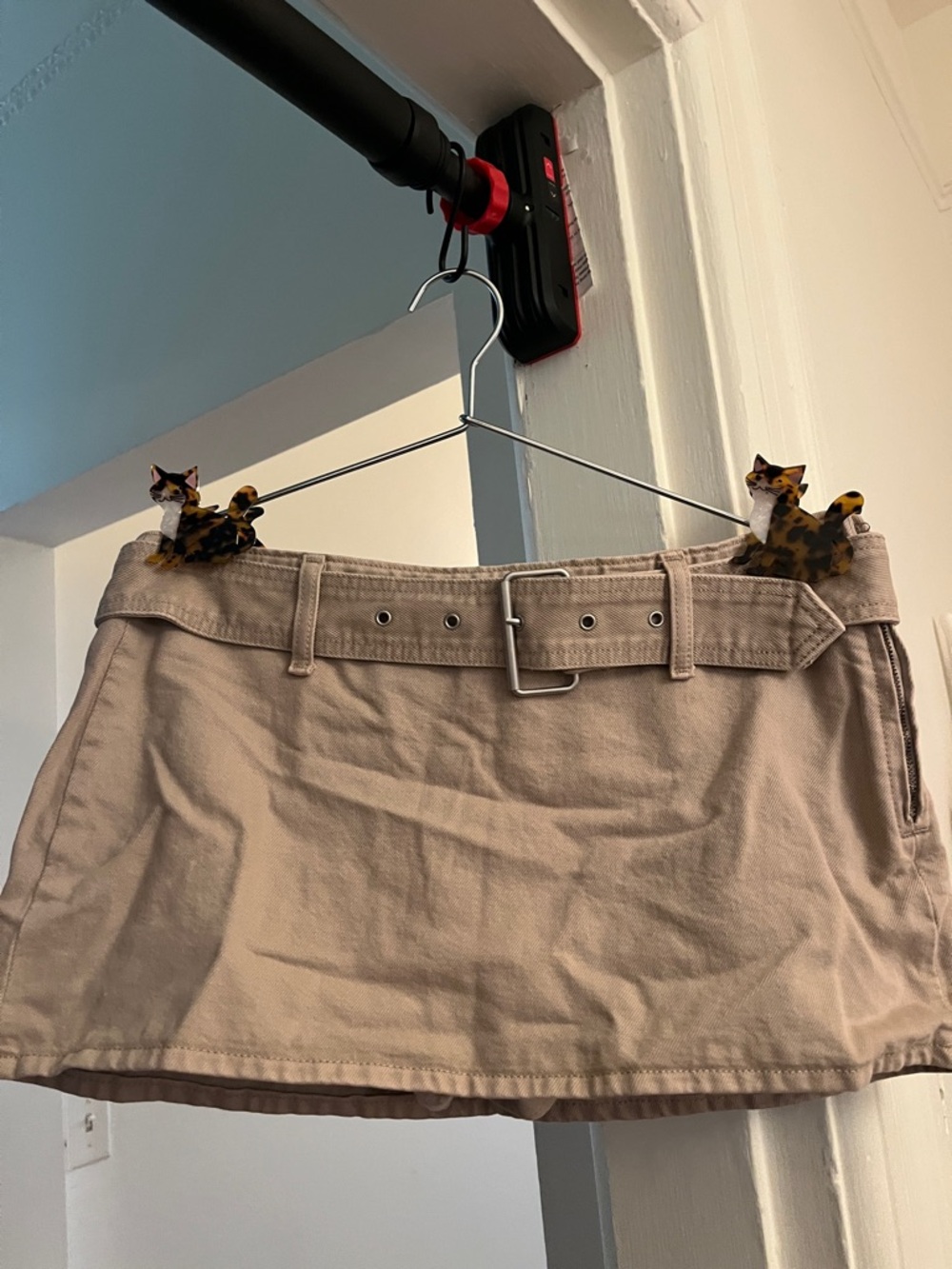 A&F Beige Lowrise Ultra Mini Skirt with Belted